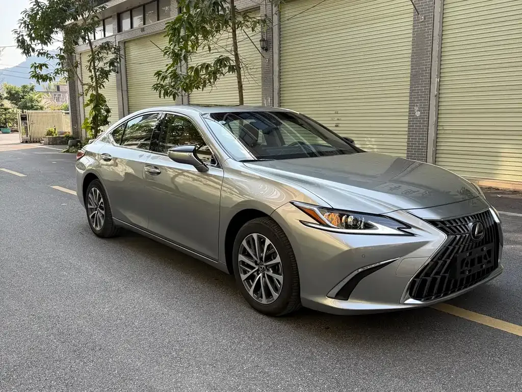 Lexus ES — фото 1