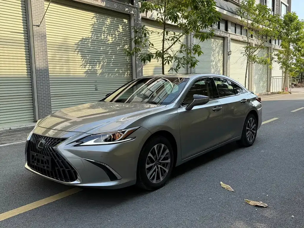 Lexus ES — фото 8