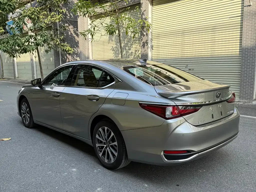 Lexus ES — фото 6