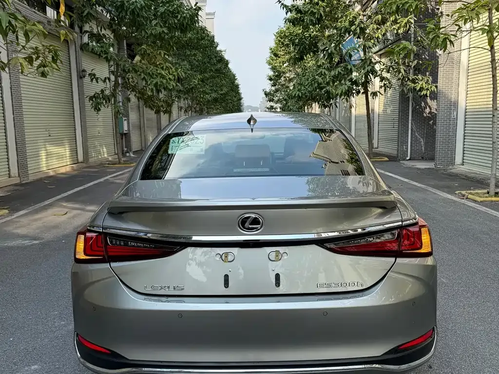 Lexus ES — фото 7