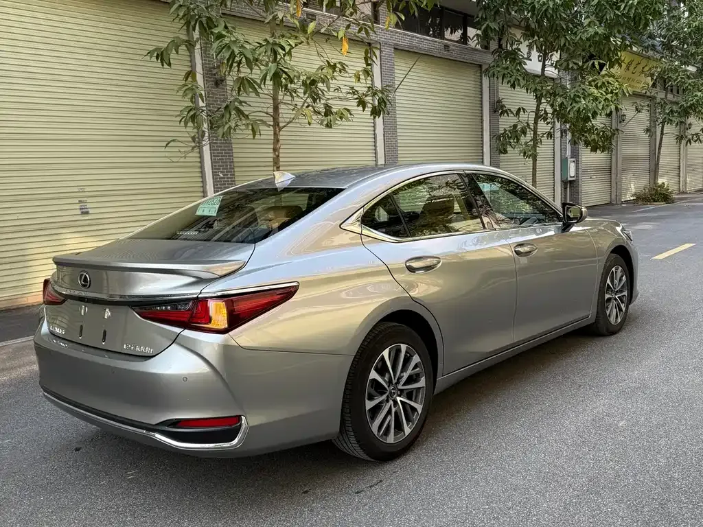 Lexus ES — фото 9