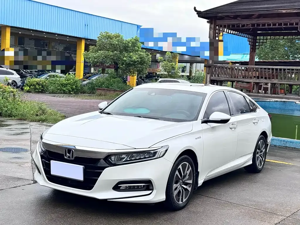Honda Accord — фото 1