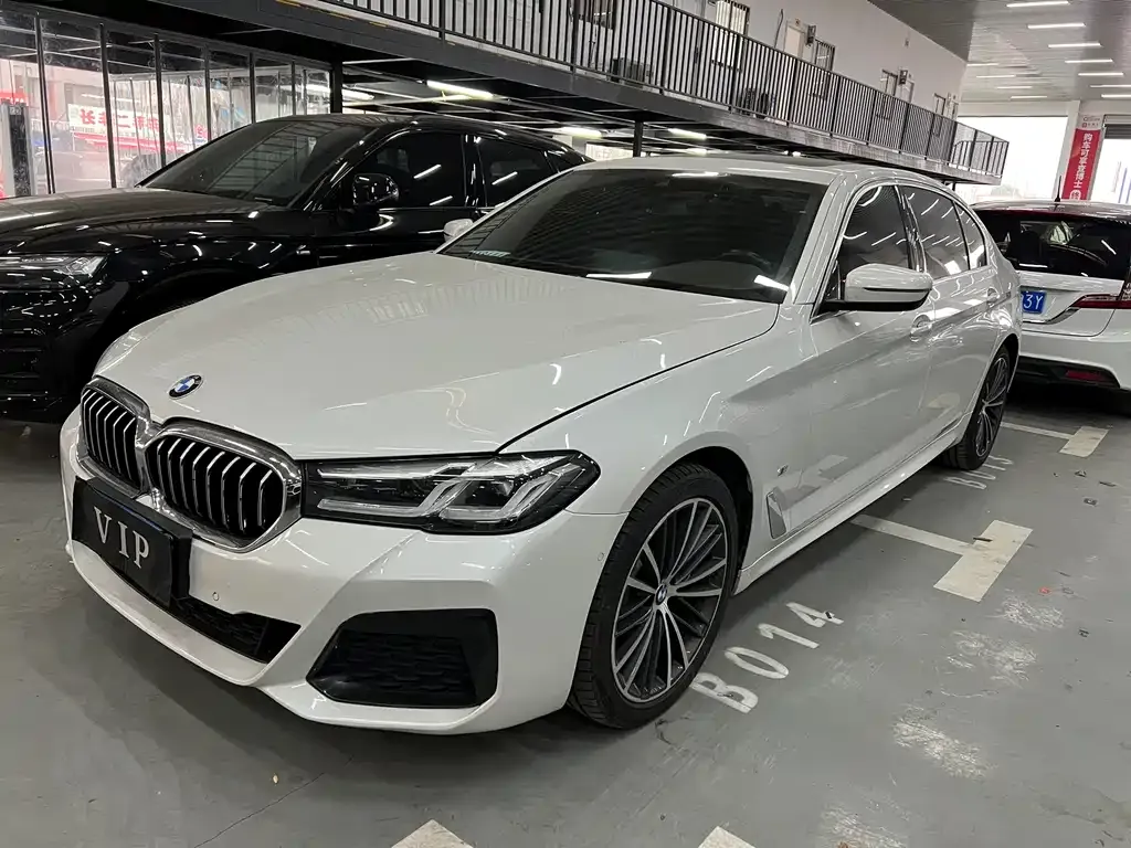 BMW 5 Series — фото 1