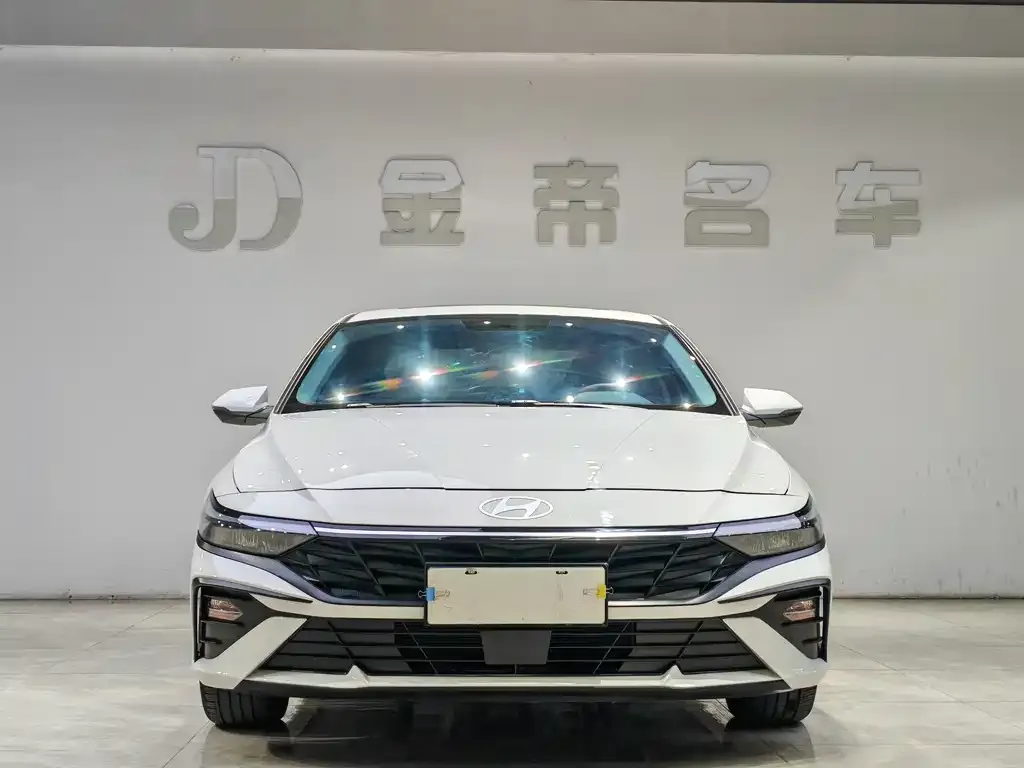 Hyundai Elantra — фото 8