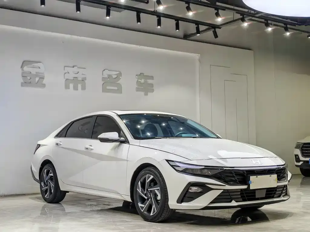 Hyundai Elantra — фото 3