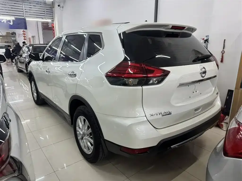 Nissan X-Trail — фото 10