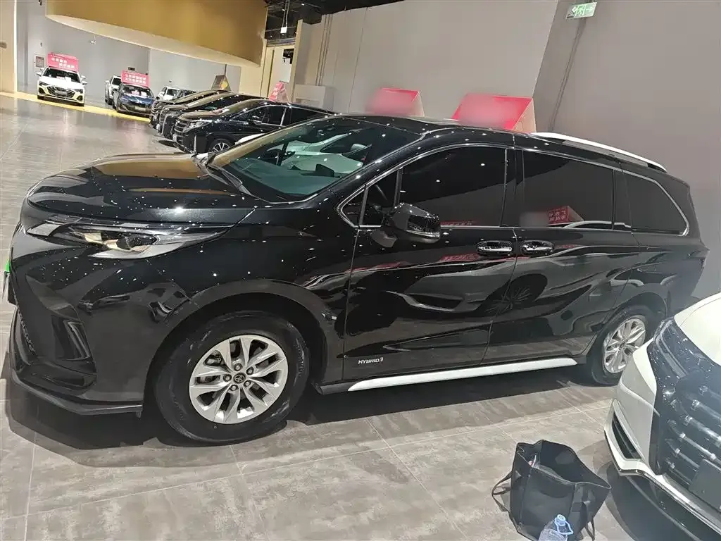 Toyota Granvia — фото 10