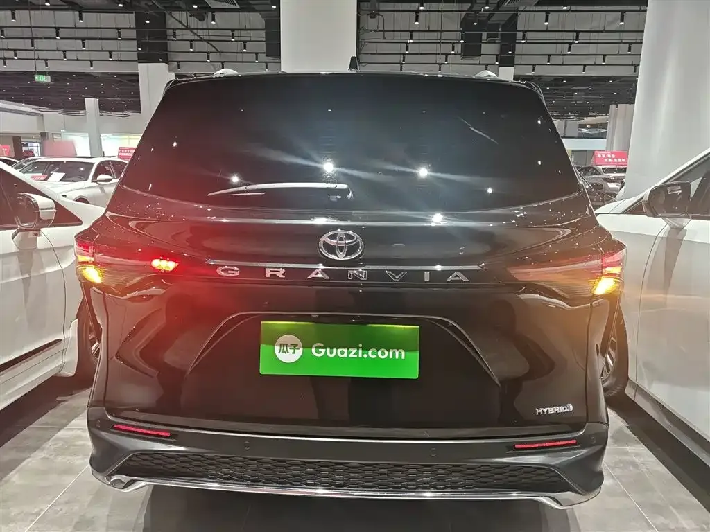 Toyota Granvia — фото 9