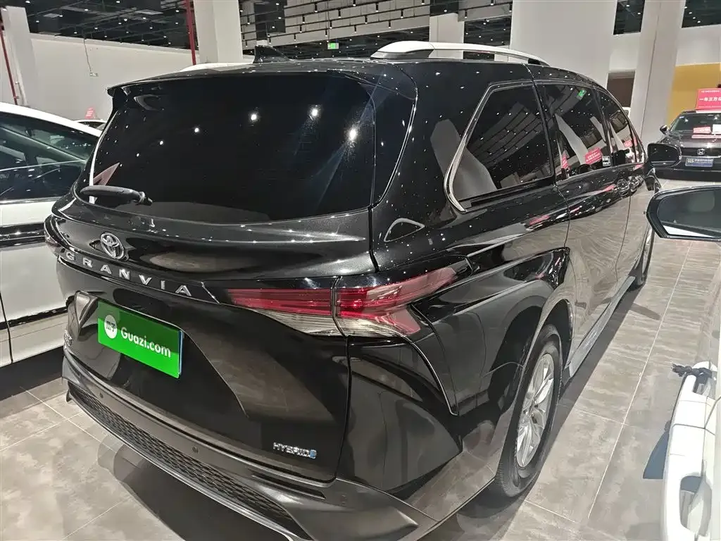 Toyota Granvia — фото 8