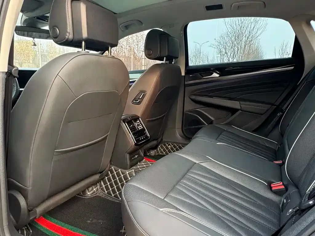 Volkswagen Passat — фото 7