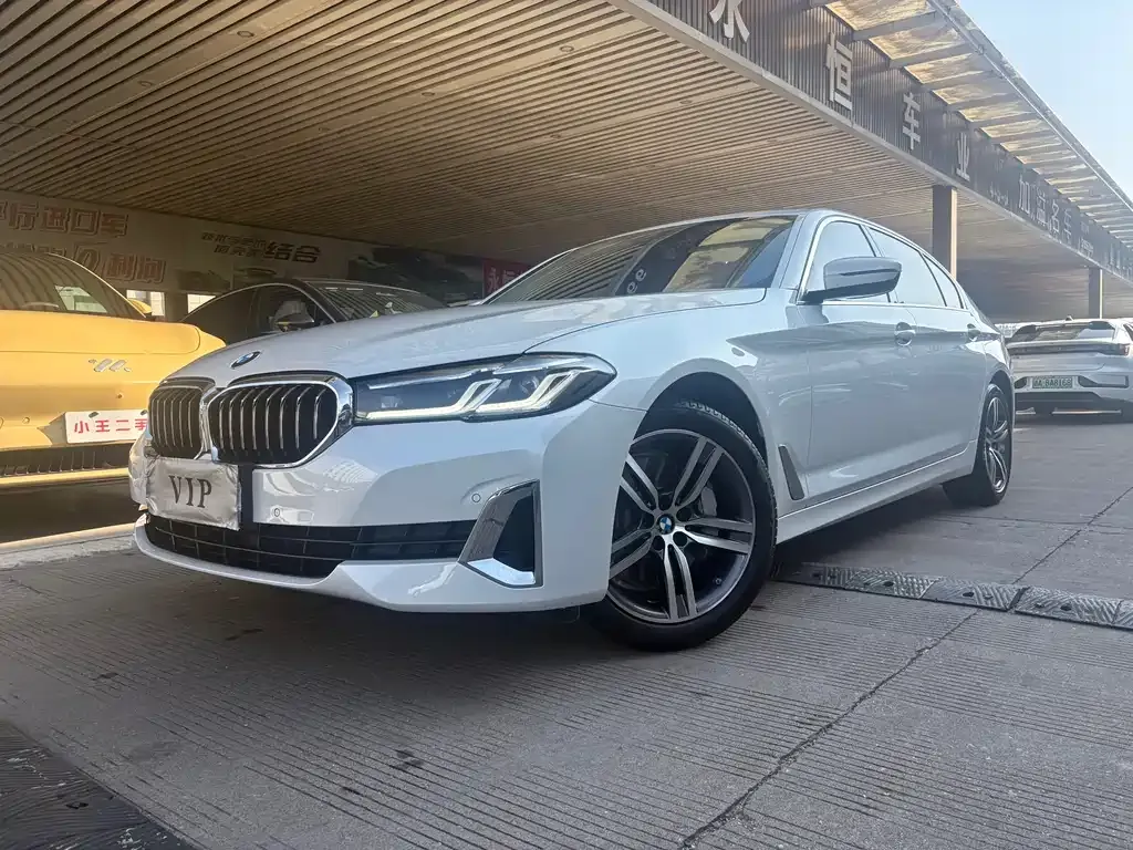 BMW 5 Series — фото 1