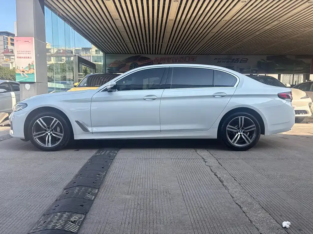 BMW 5 Series — фото 10