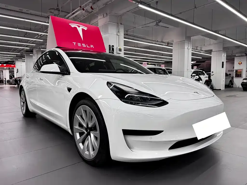 Tesla Model 3 — фото 7