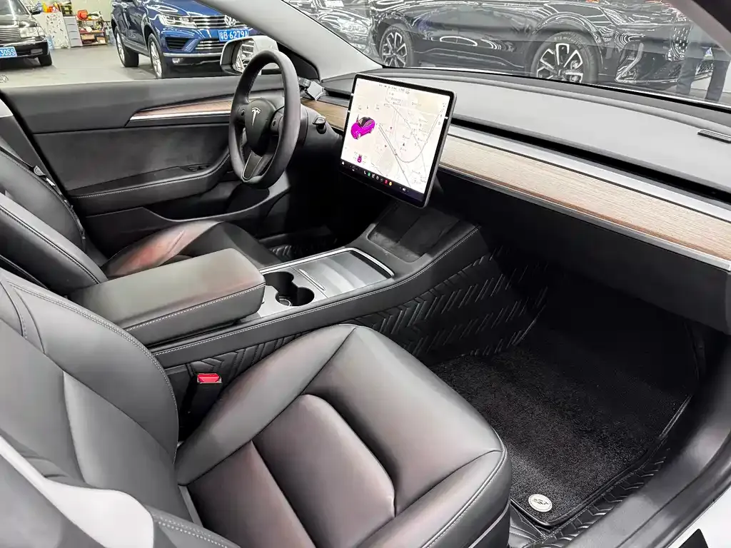 Tesla Model 3 — фото 2