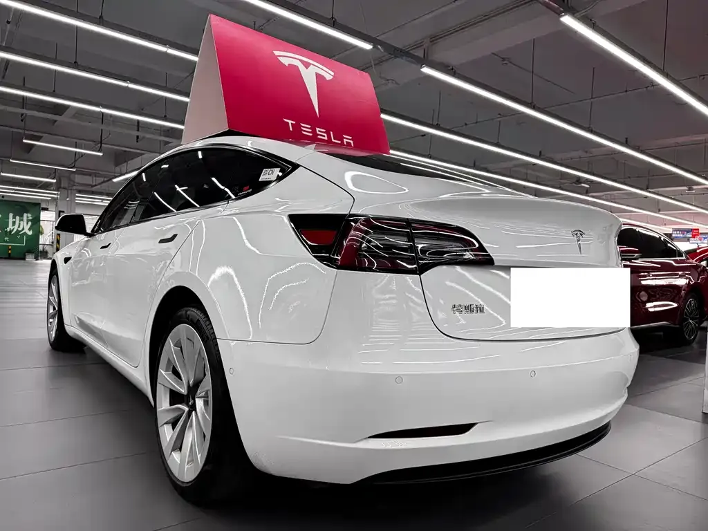 Tesla Model 3 — фото 3