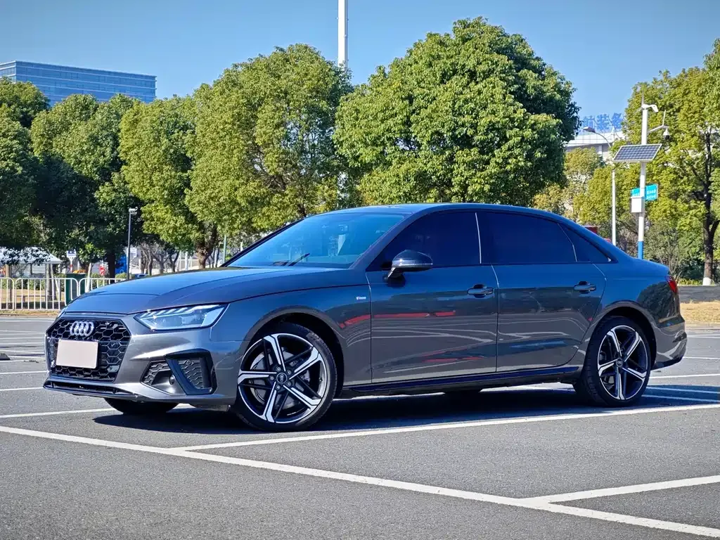 Audi A4L — фото 1