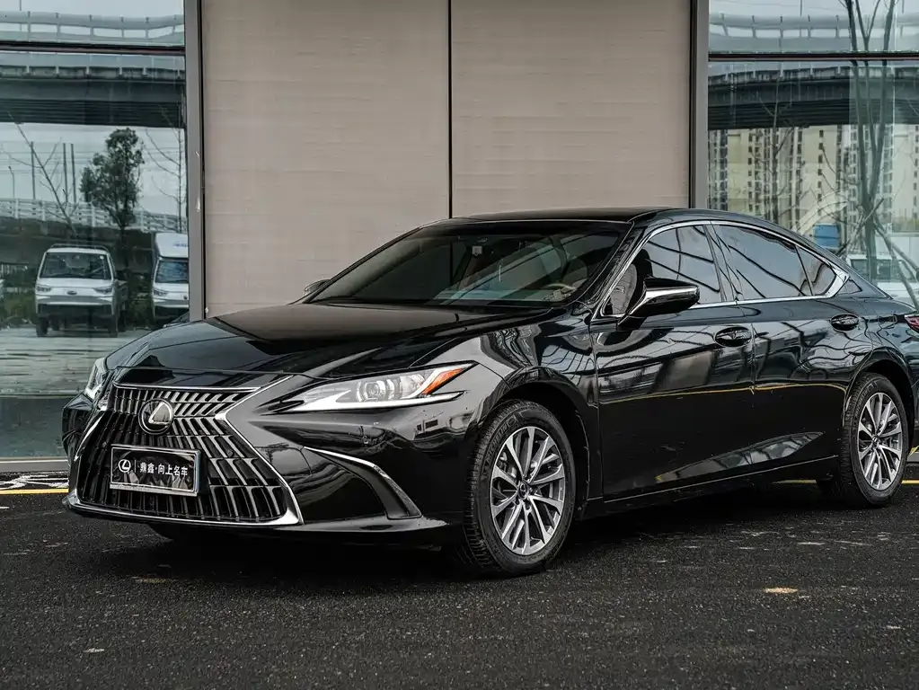 Lexus ES — фото 1