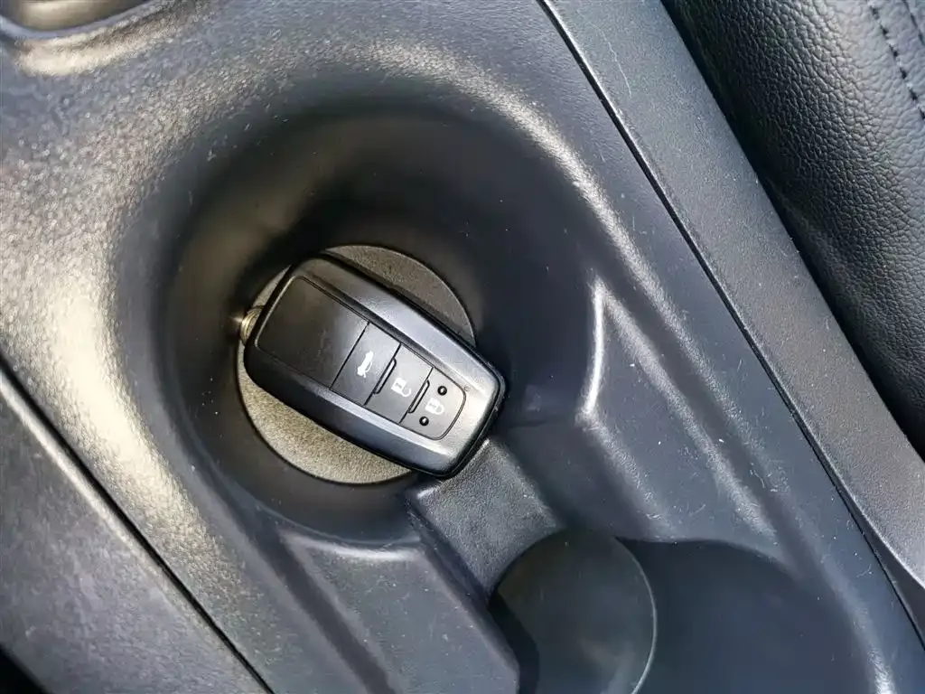 Toyota Corolla — фото 5
