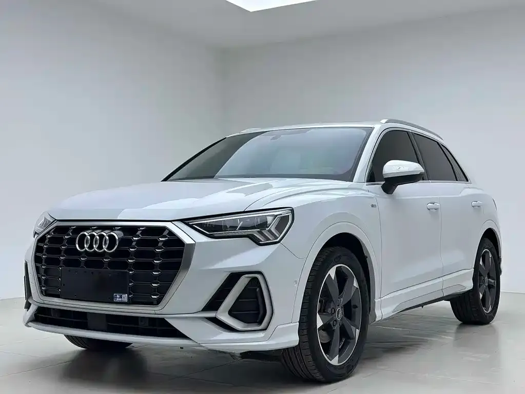 Audi Q3 — фото 1
