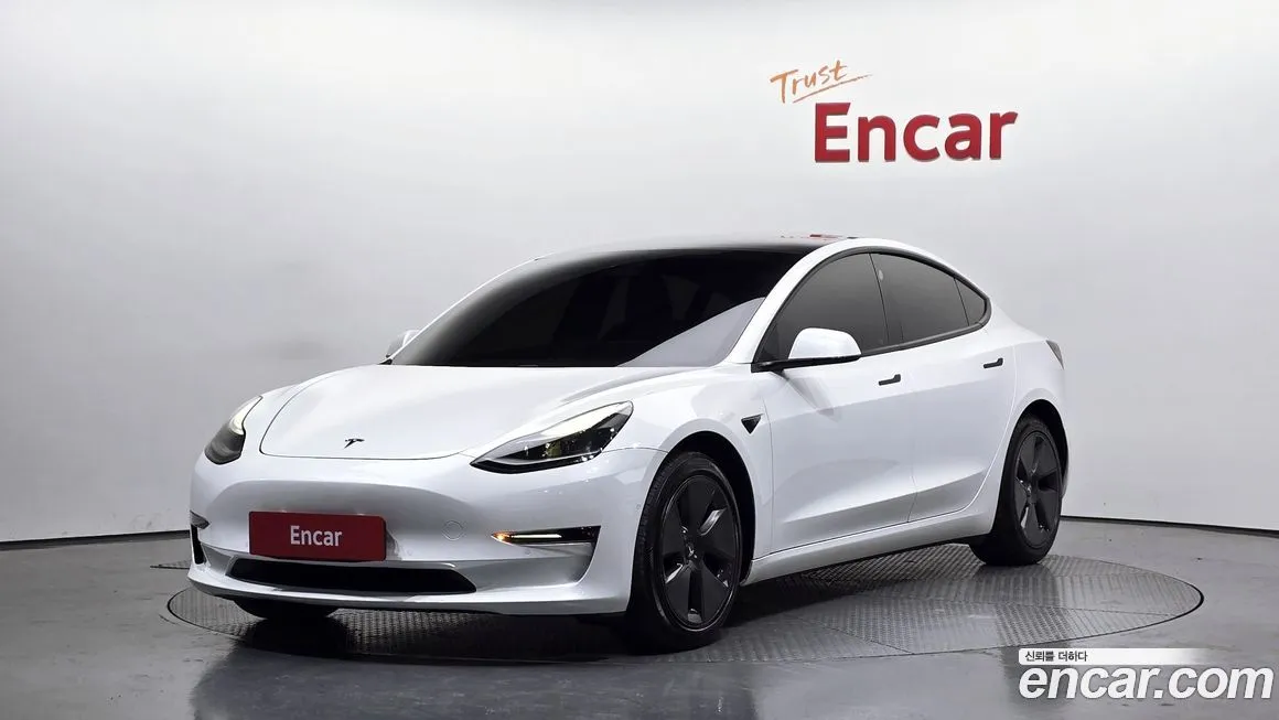 Tesla Model 3 — фото 1
