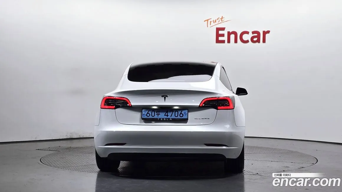 Tesla Model 3 — фото 3