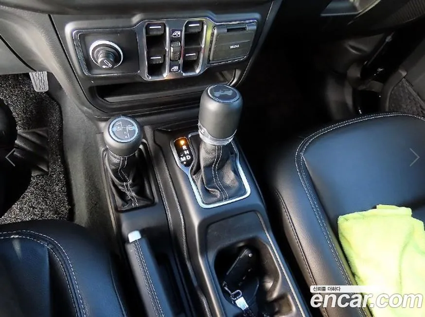 Jeep Wrangler — фото 10