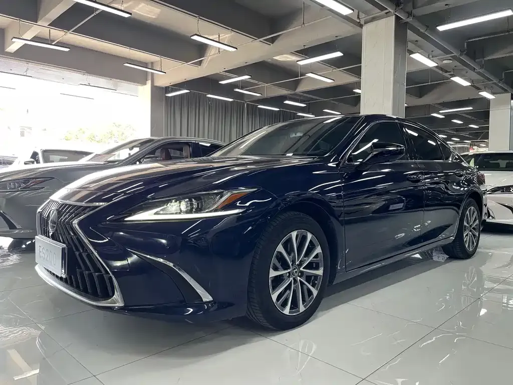 Lexus ES — фото 1