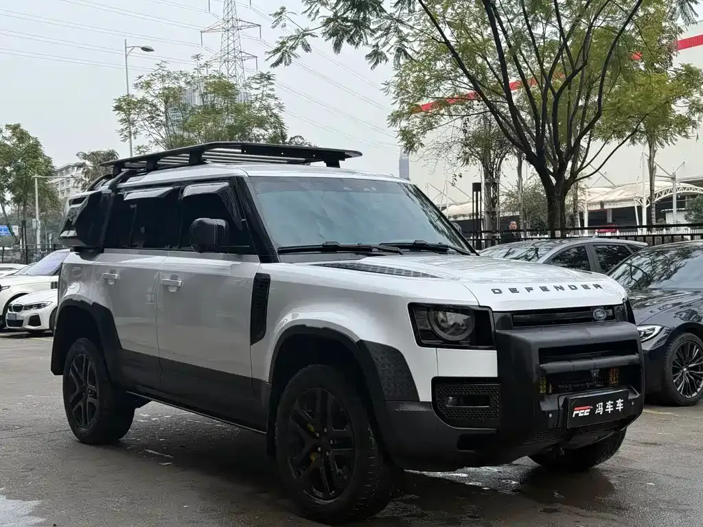 Land Rover Defender — фото 1