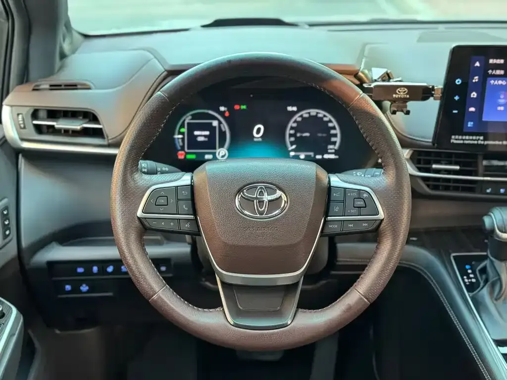 Toyota Sienna — фото 2