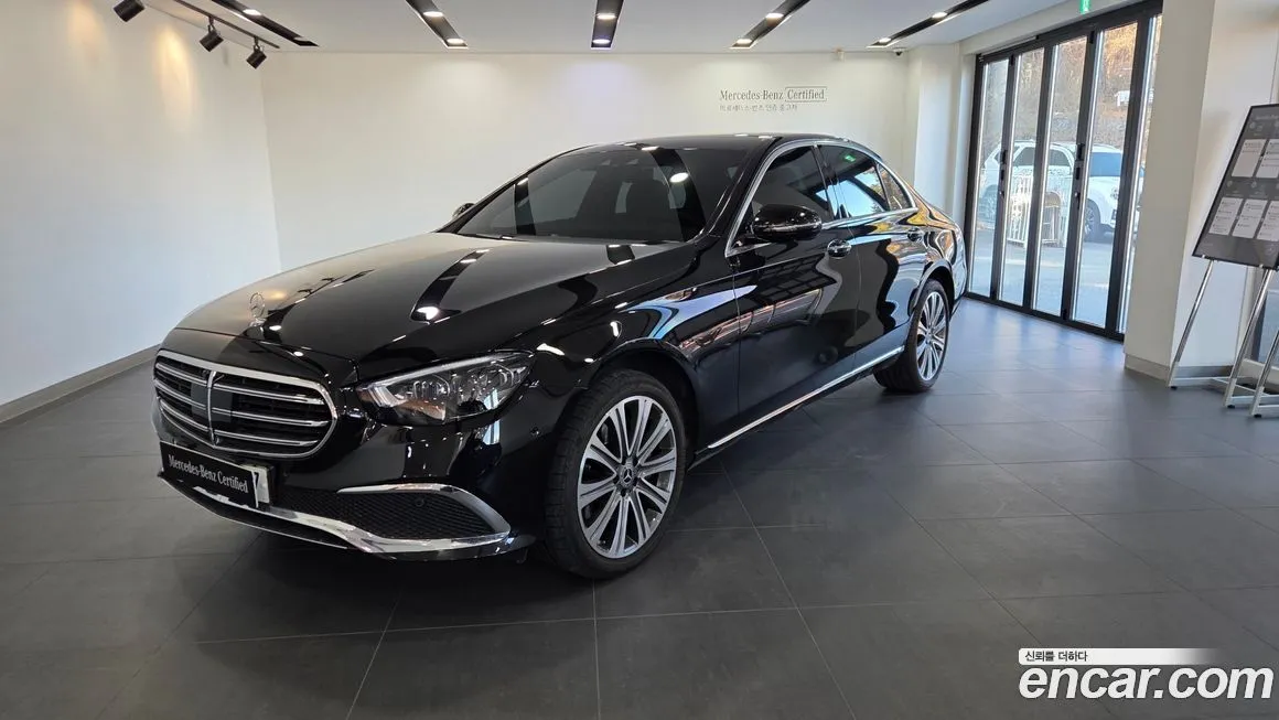 Mercedes-Benz E-Class — фото 1