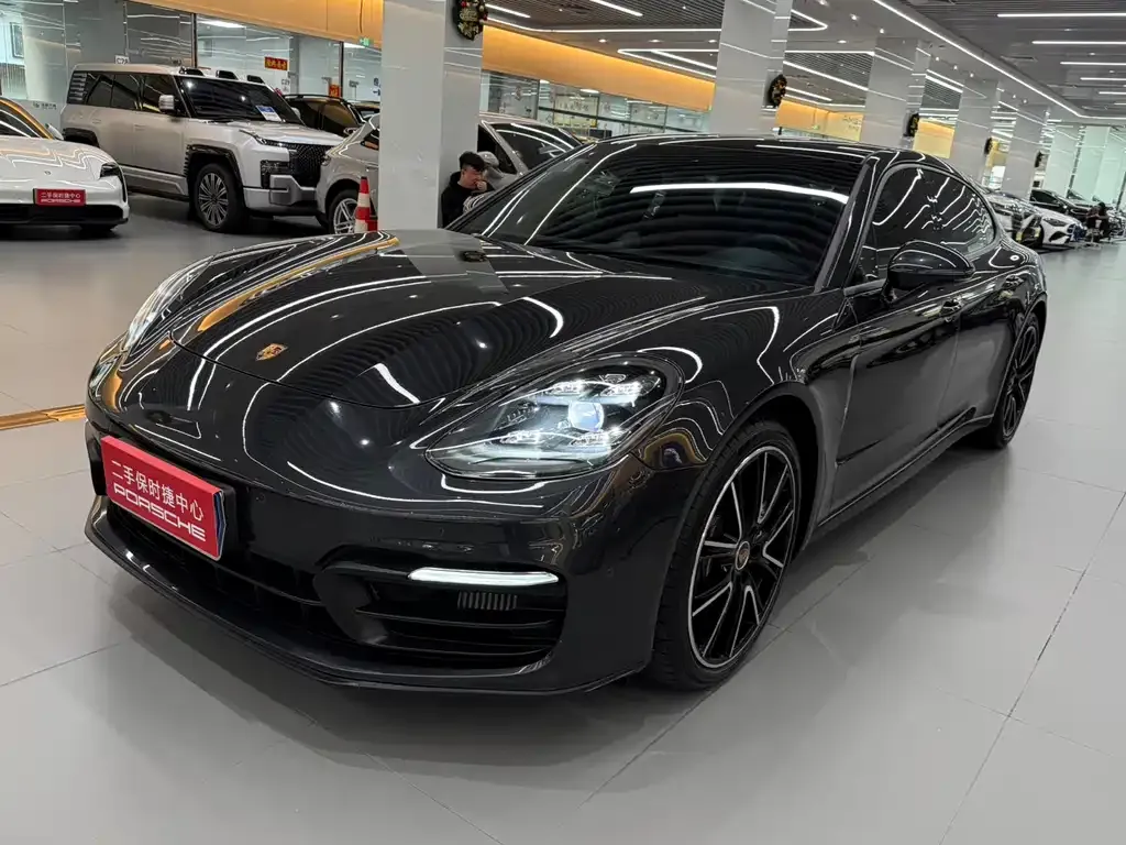 Porsche Panamera — фото 1