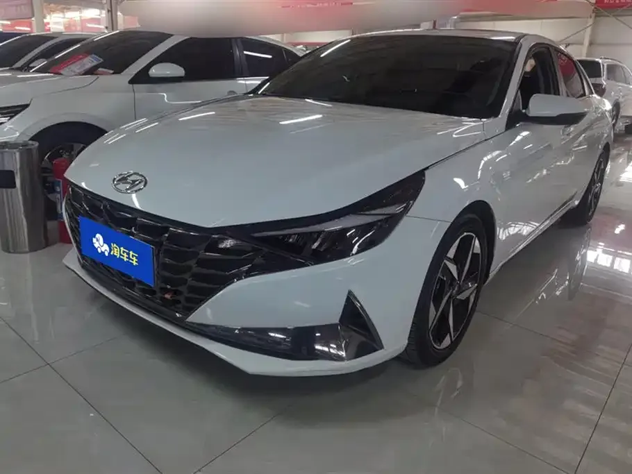 Hyundai Elantra — фото 1