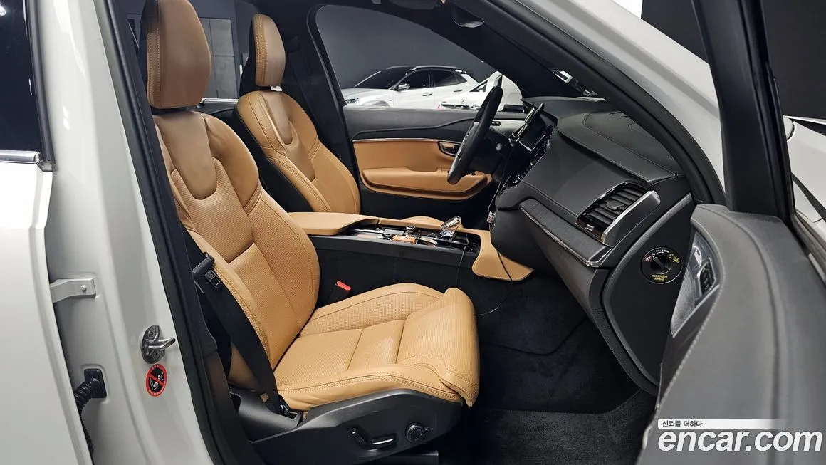 Volvo XC90 — фото 10