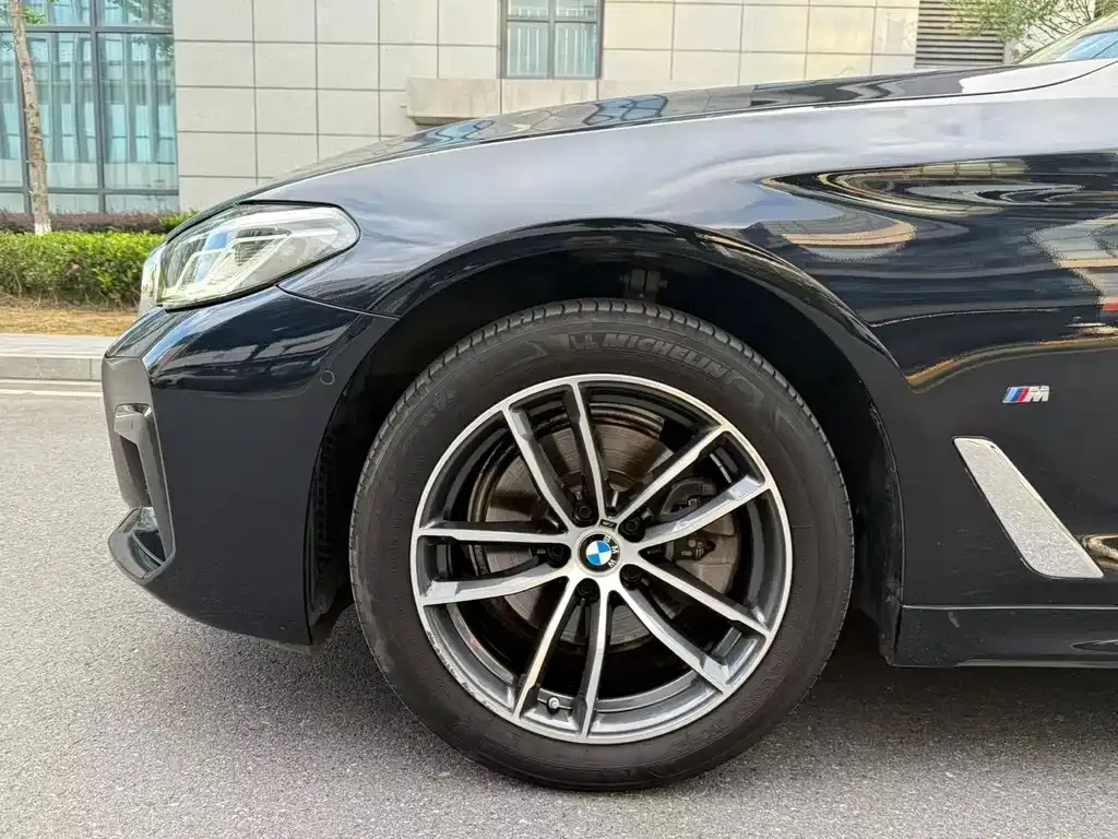 BMW 5 Series — фото 5