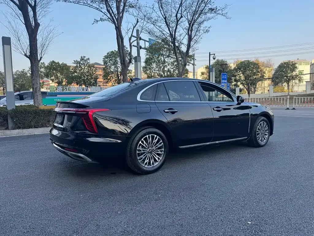 Hongqi H5 — фото 10