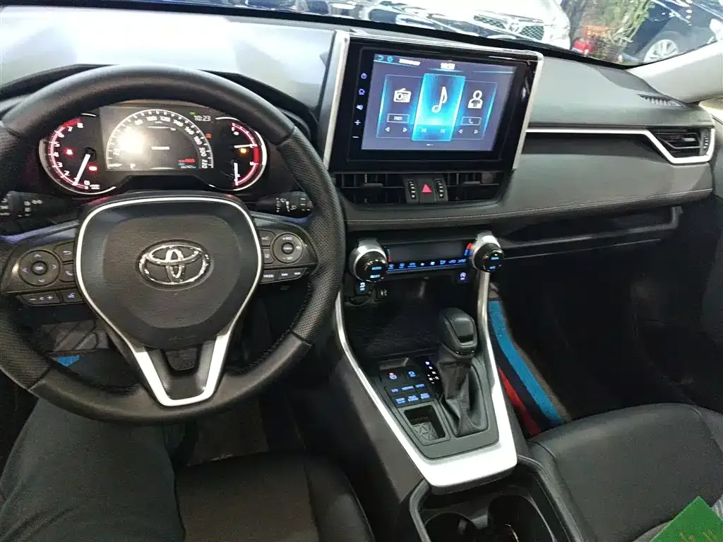 Toyota RAV4 — фото 2