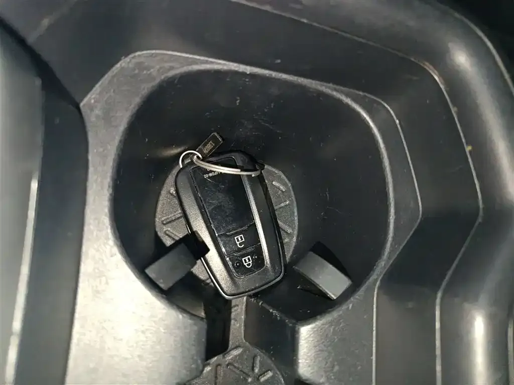 Toyota RAV4 — фото 3