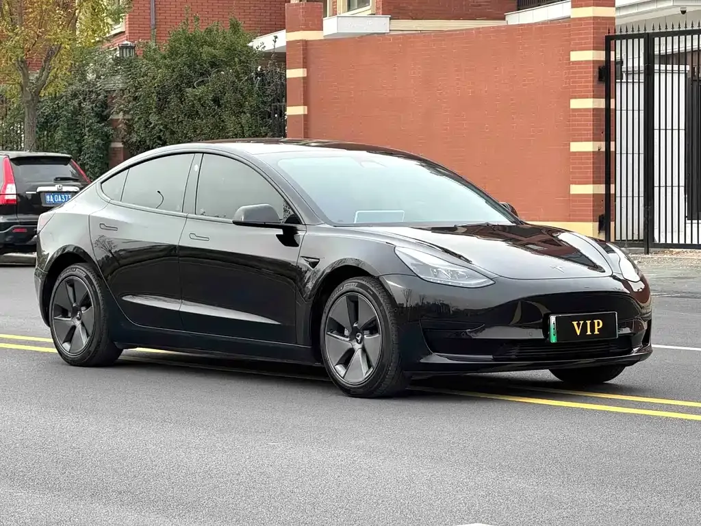Tesla Model 3 — фото 5