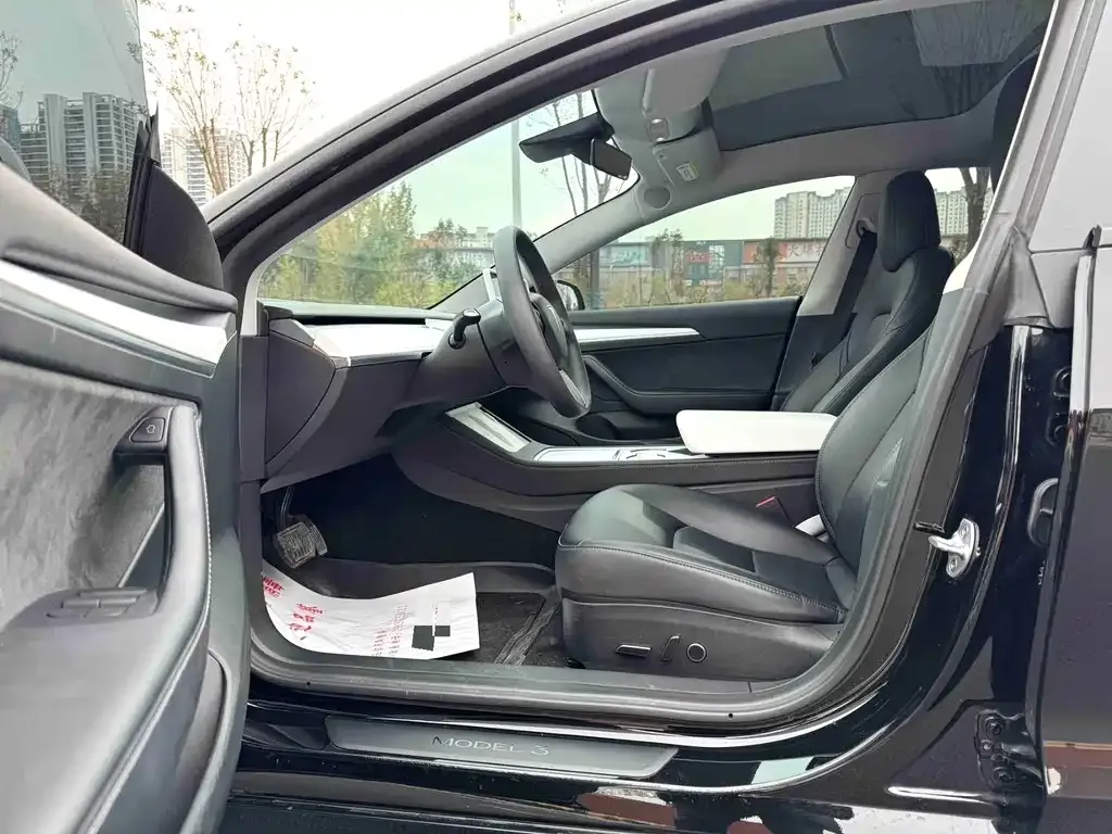 Tesla Model 3 — фото 3