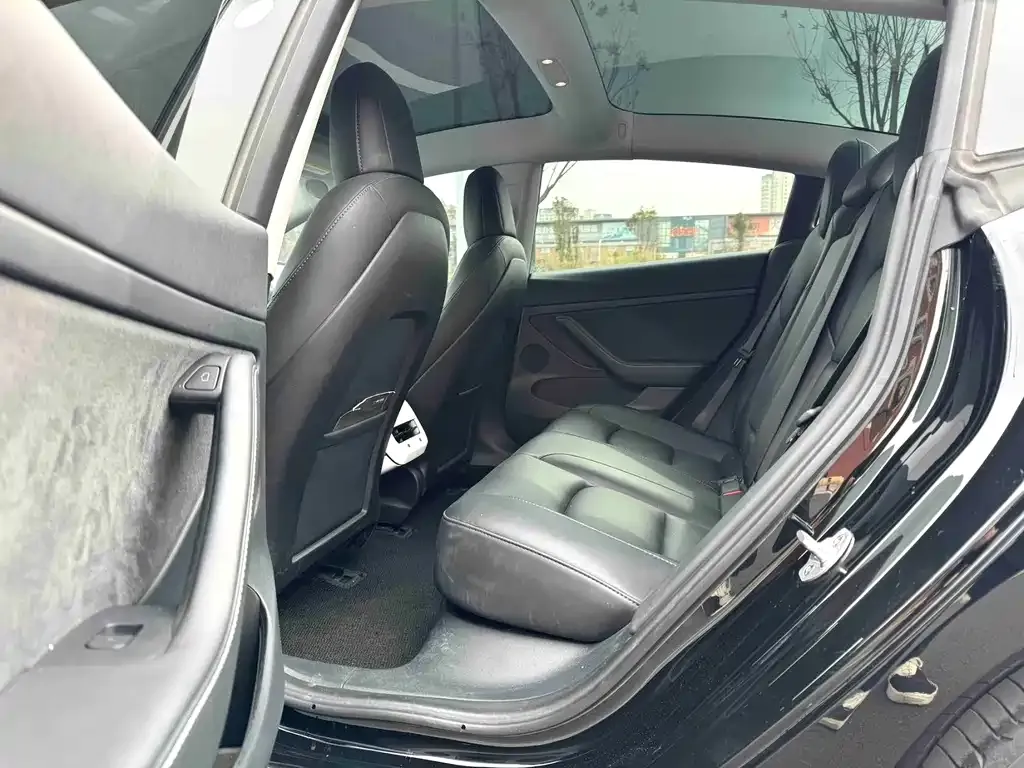 Tesla Model 3 — фото 4