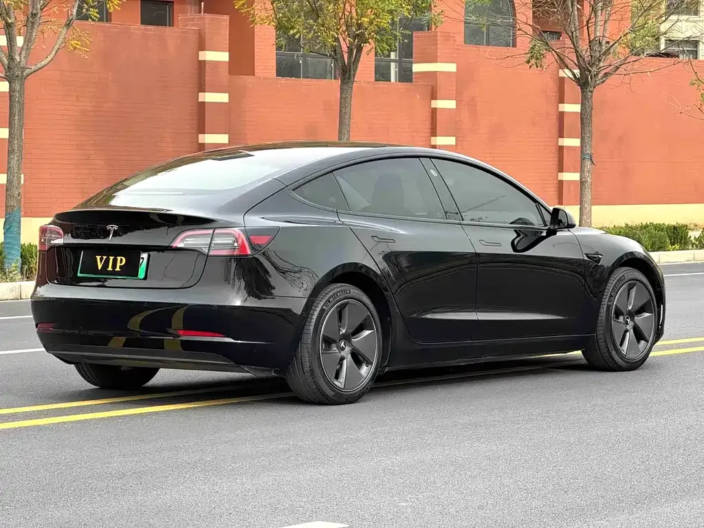 Tesla Model 3 — фото 8