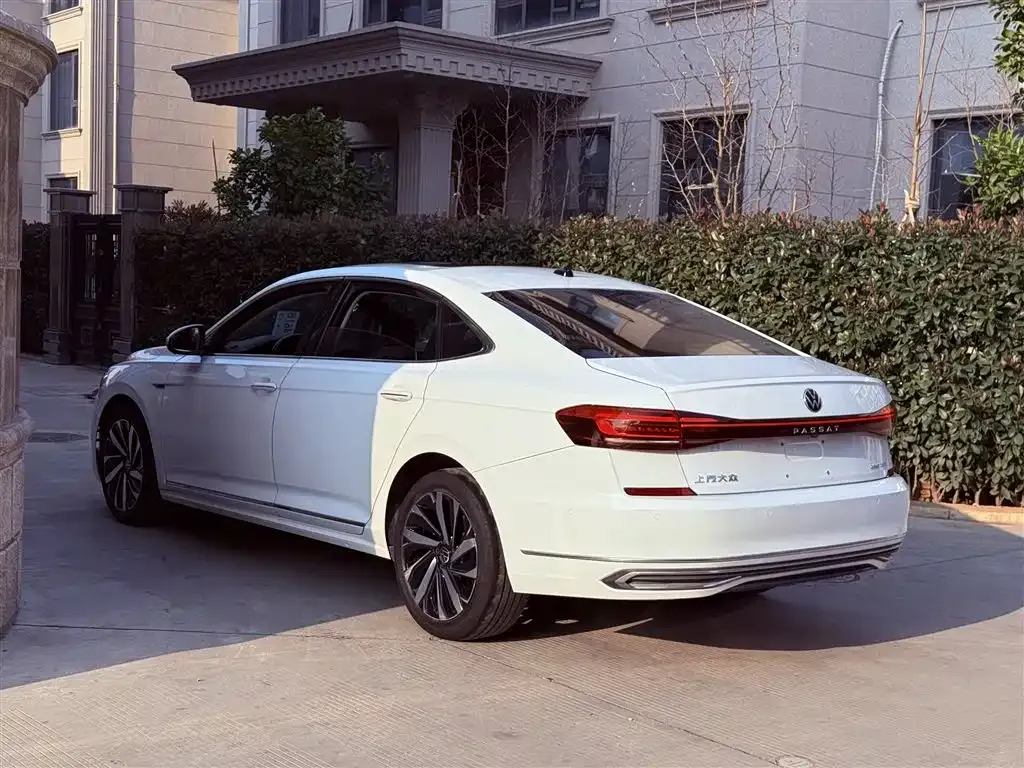 Volkswagen Passat — фото 9