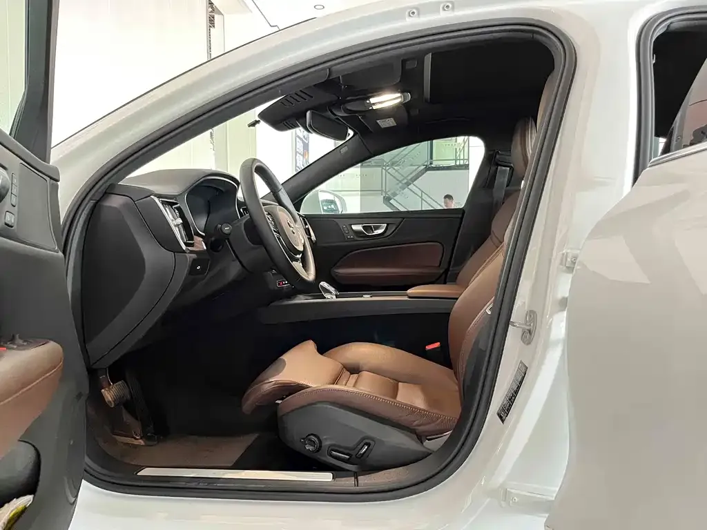 Volvo S60 — фото 10