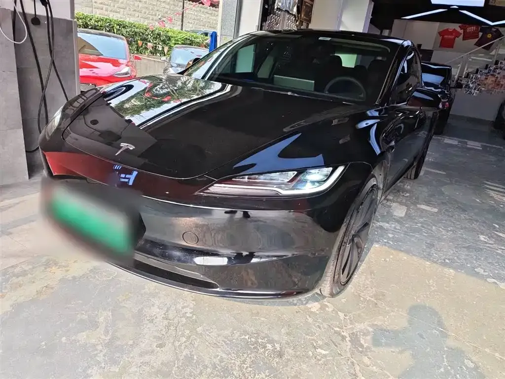 Tesla Model 3 — фото 1