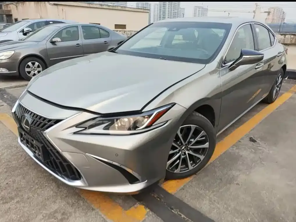 Lexus ES — фото 1