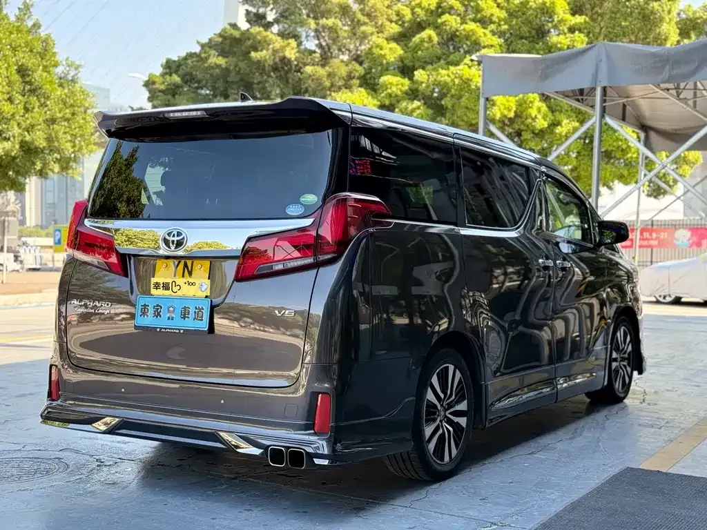 Toyota Alphard — фото 6