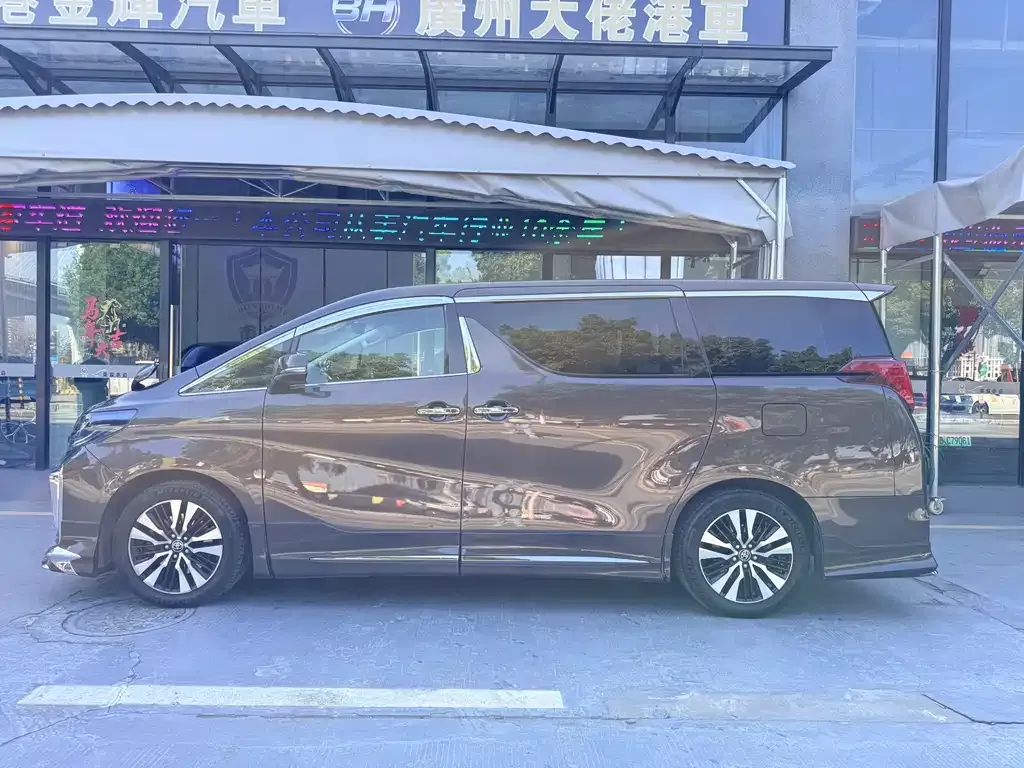 Toyota Alphard — фото 7