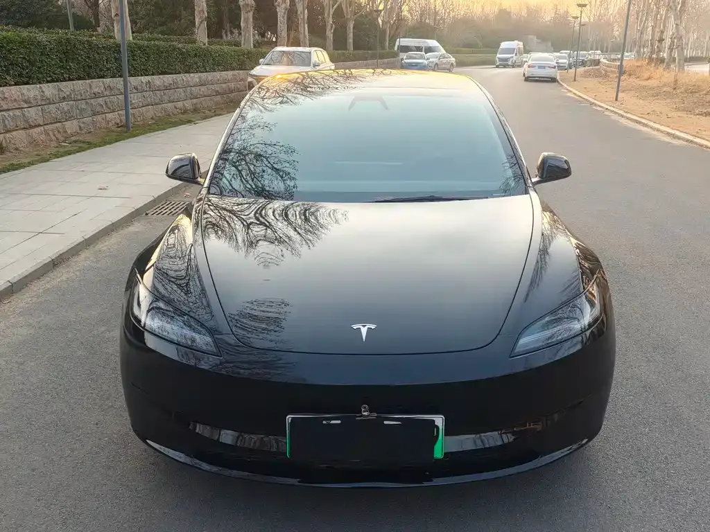 Tesla Model 3 — фото 9