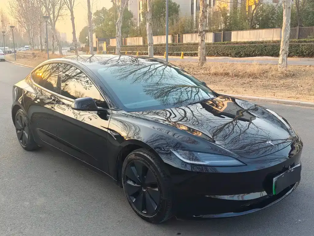 Tesla Model 3 — фото 10