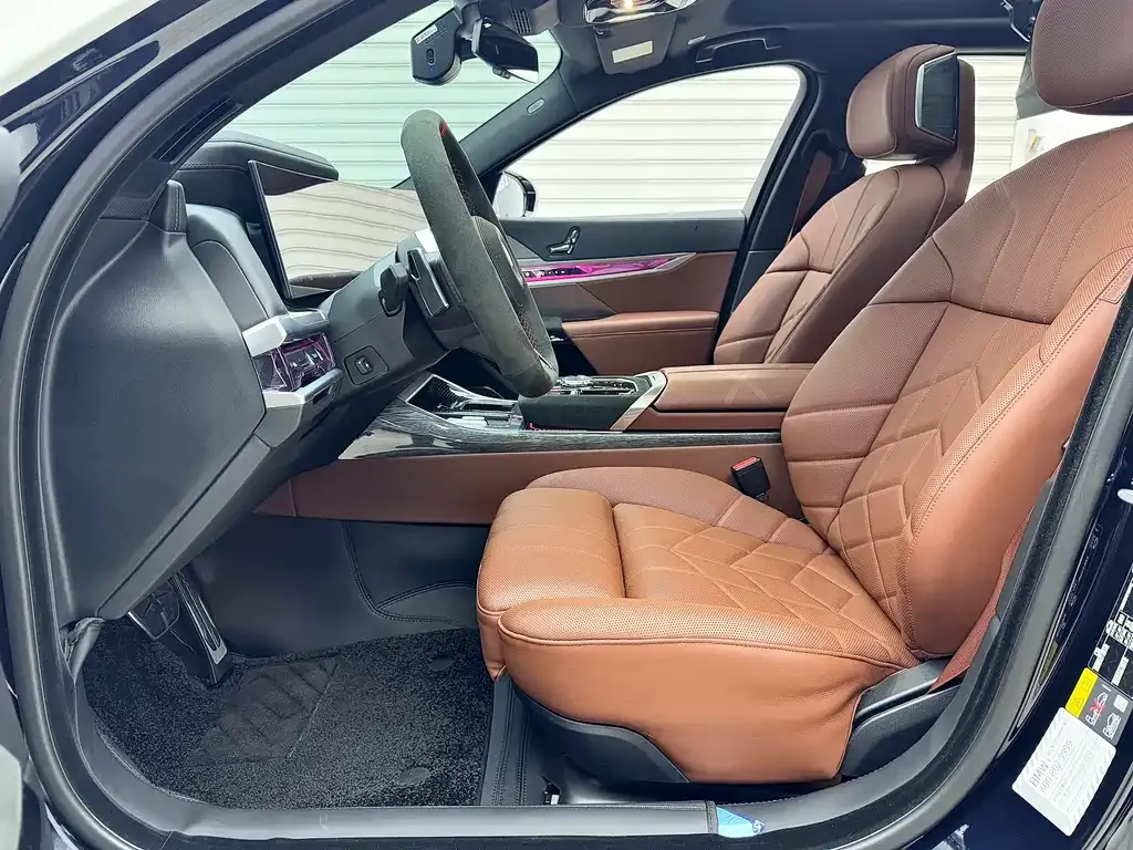 BMW i7 — фото 10